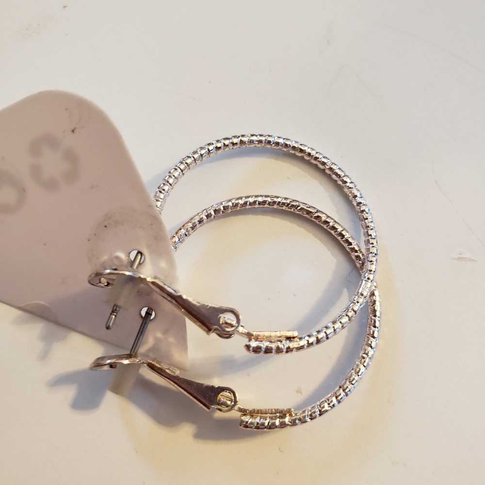 NWT 3 Pair Earrings Goldtone and Silvertone Hoops - Picture 4 of 6